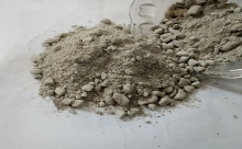 鋁鎂質(zhì)澆注料不同環(huán)境下氧化鋁原料應(yīng)該選擇燒結(jié)的還是電熔的?